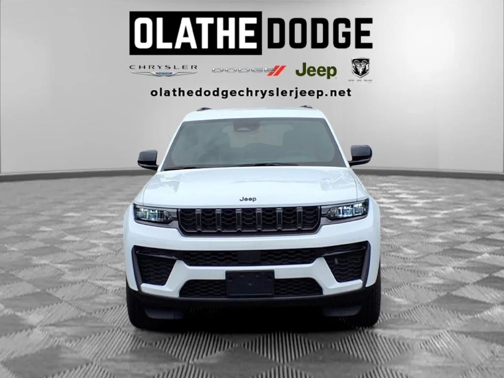 New 2026 Bright White Clear-Coat Exterior Paint Jeep Altitude image 31