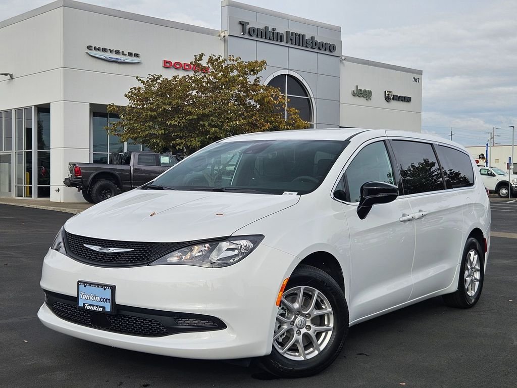 2026 Chrysler Voyager LX - Photo 2