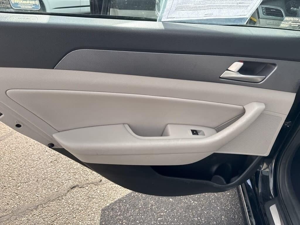 Used 2016 Black Hyundai Base image 36