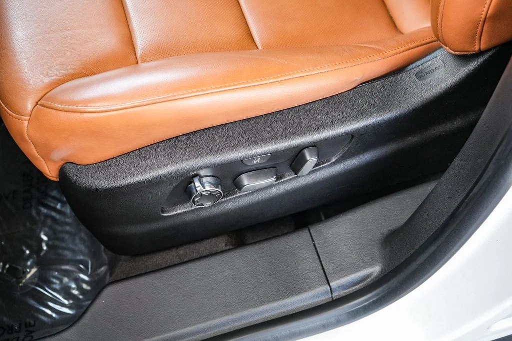 Used 2019 White Cadillac Sport image 21