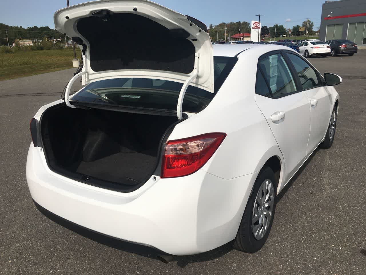 Used 2018 Super White Toyota LE image 16