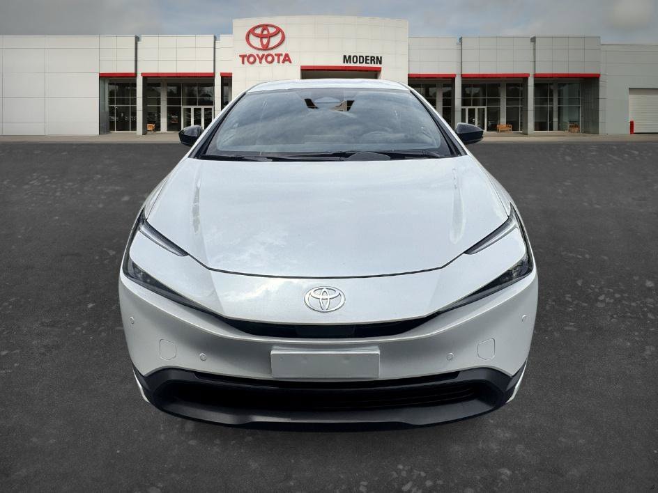Used 2025 Wind Chill Pearl Toyota LE image 2