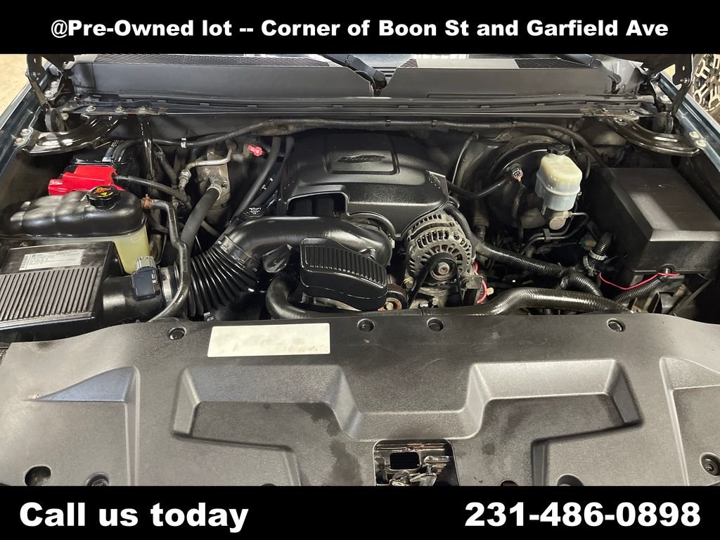 Used 2010  GMC SL image 2