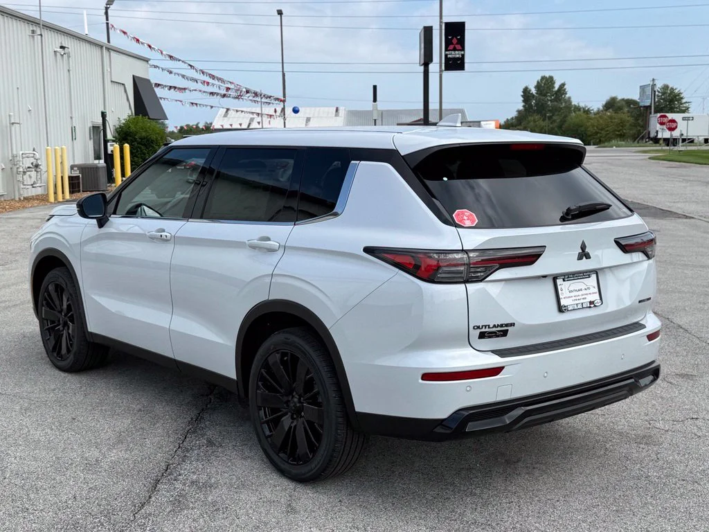 New 2026 White Mitsubishi LE 1.5T S-AWC image 5