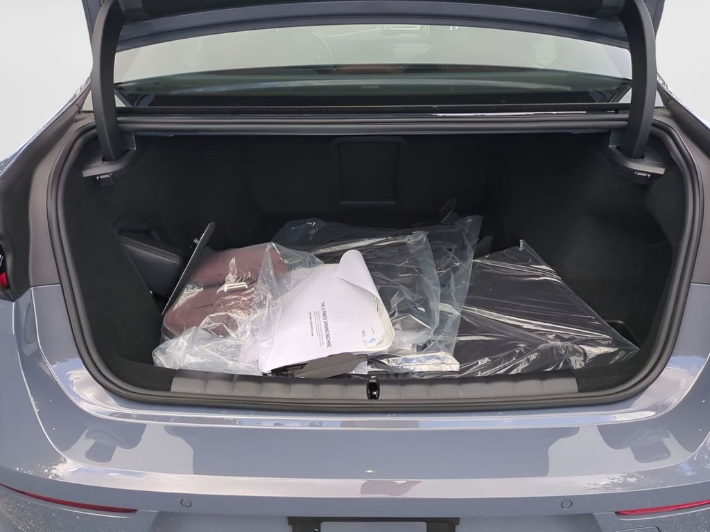 2026 BMW i7 50 - Photo 12