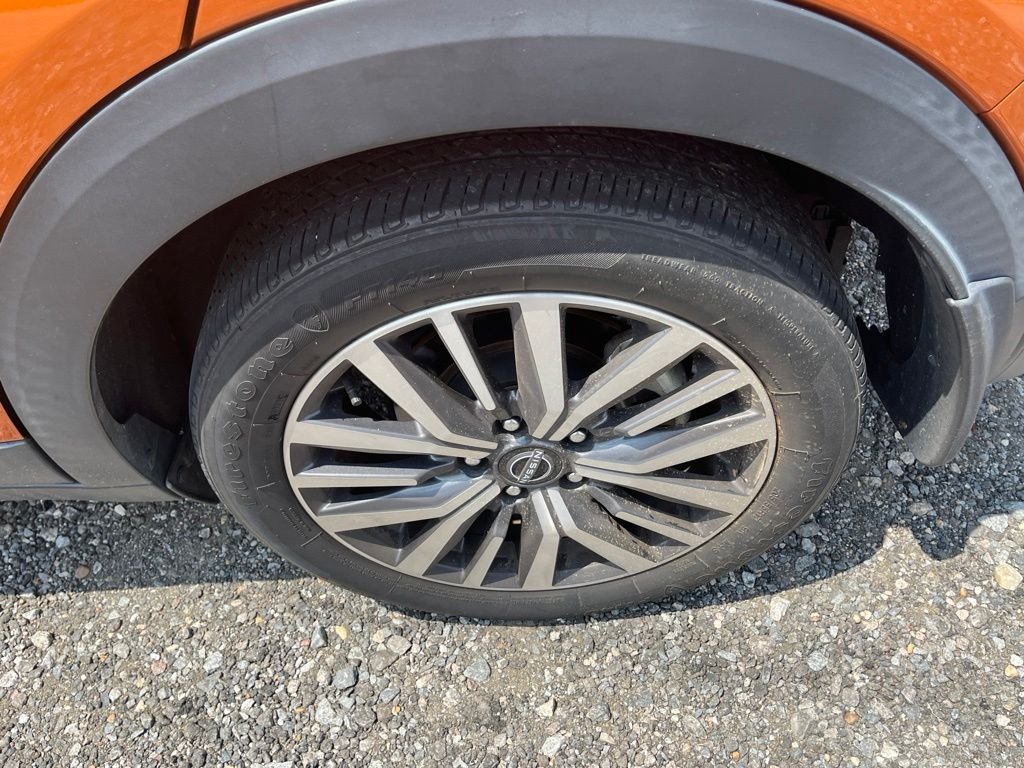 Used 2023 Orange Nissan SV image 35