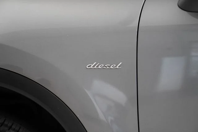 Used 2014  Porsche Diesel Platinum Edition image 45