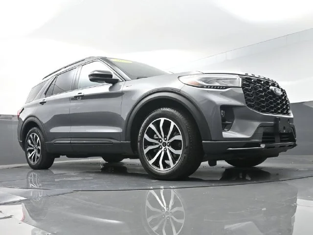 Used 2025 Gray Ford ST-Line image 31
