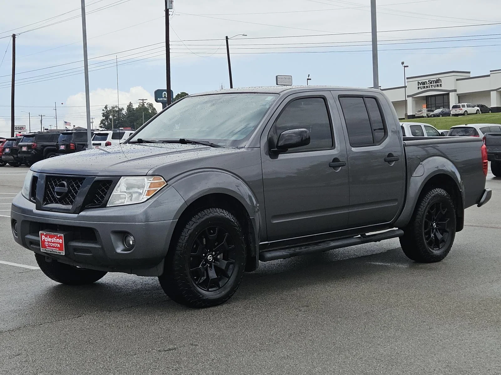 Used 2021 Gray Nissan Crew Cab 4x4 SV Auto image 3
