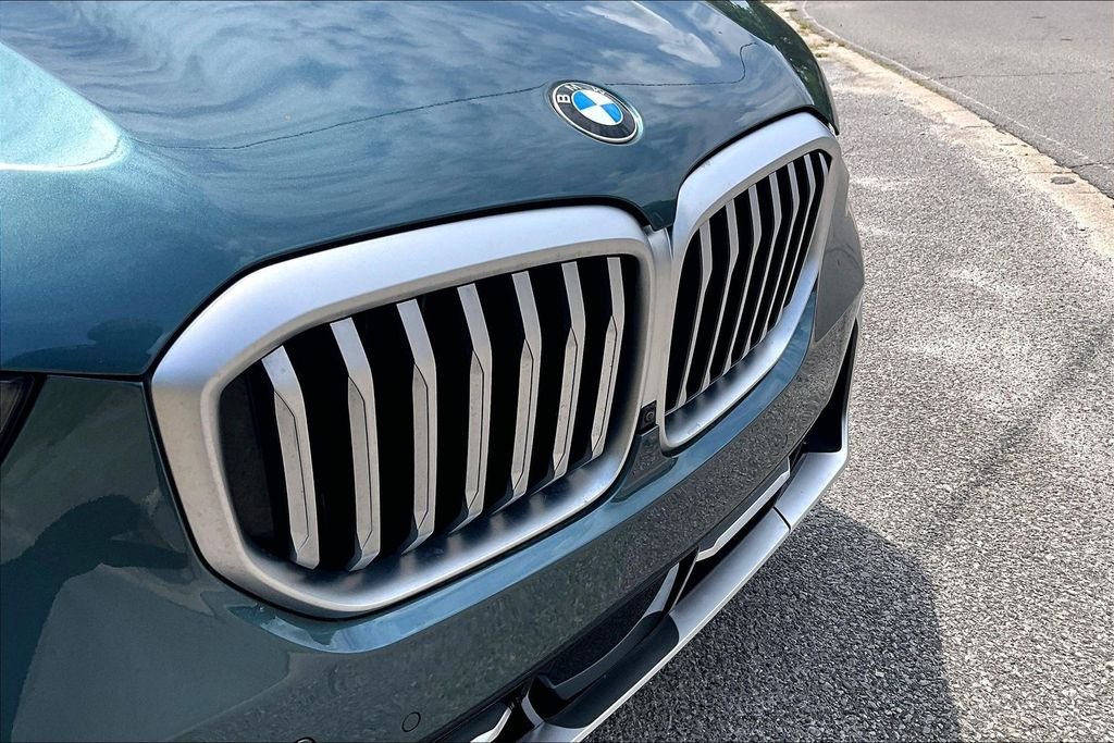 Used 2024 Blue BMW xDrive40i image 34