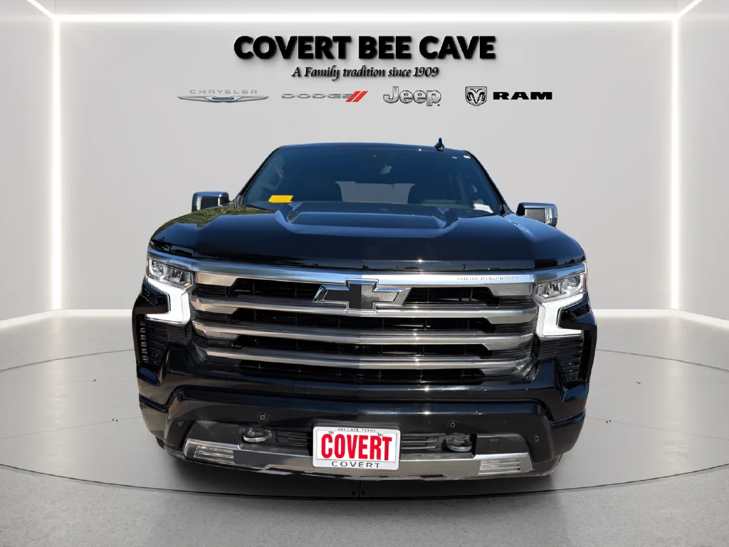 Used 2025 Black Chevrolet High Country image 2