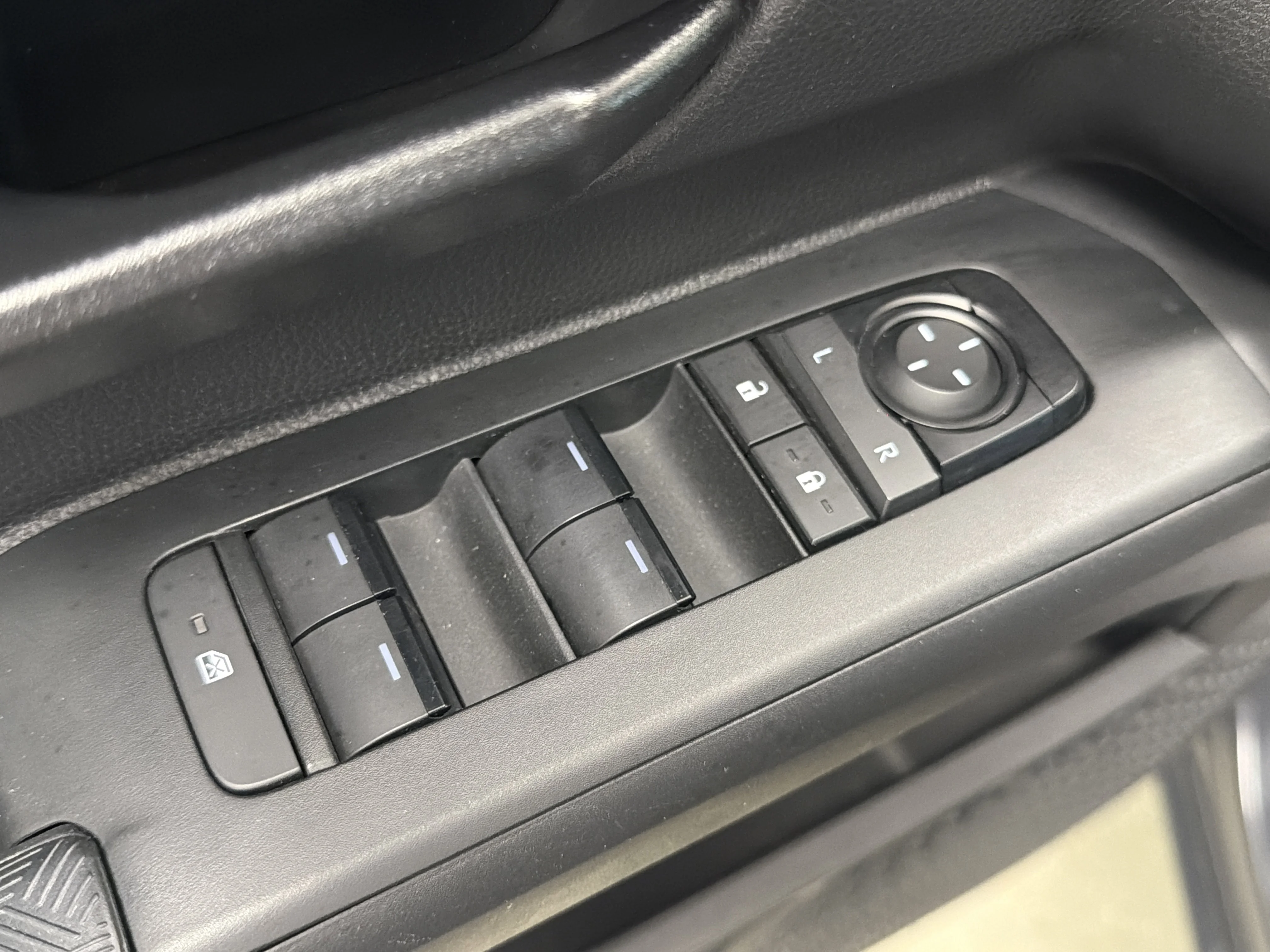 2024 Toyota Tacoma SR5 - Photo 25
