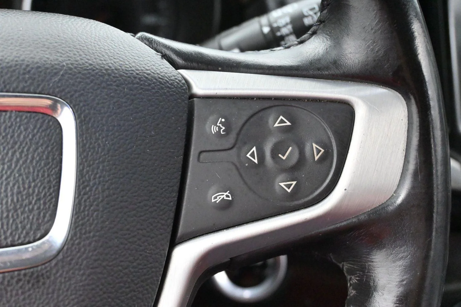 Used 2020 Summit White GMC SLE image 19