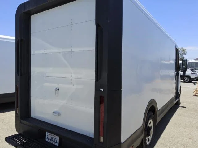 Used 2023 Oyster White BrightDrop EJY image 9