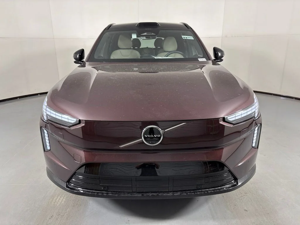Used 2025 Red Volvo Twin Motor electric Plus image 3