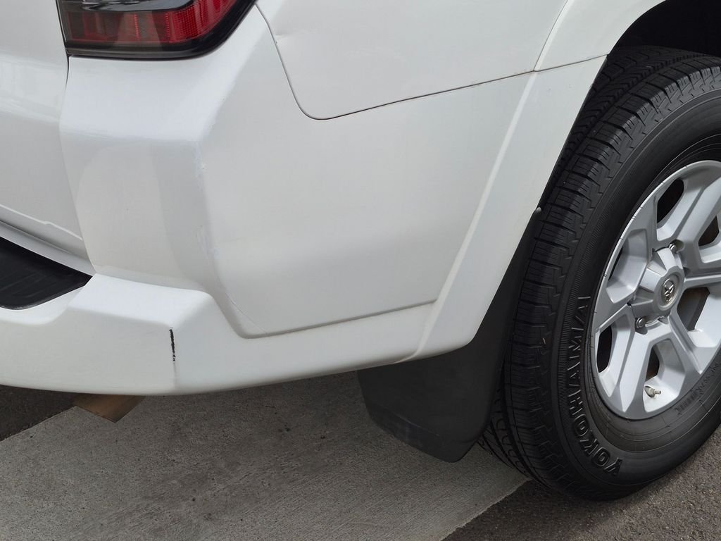 Used 2016 White Toyota SR5 image 28