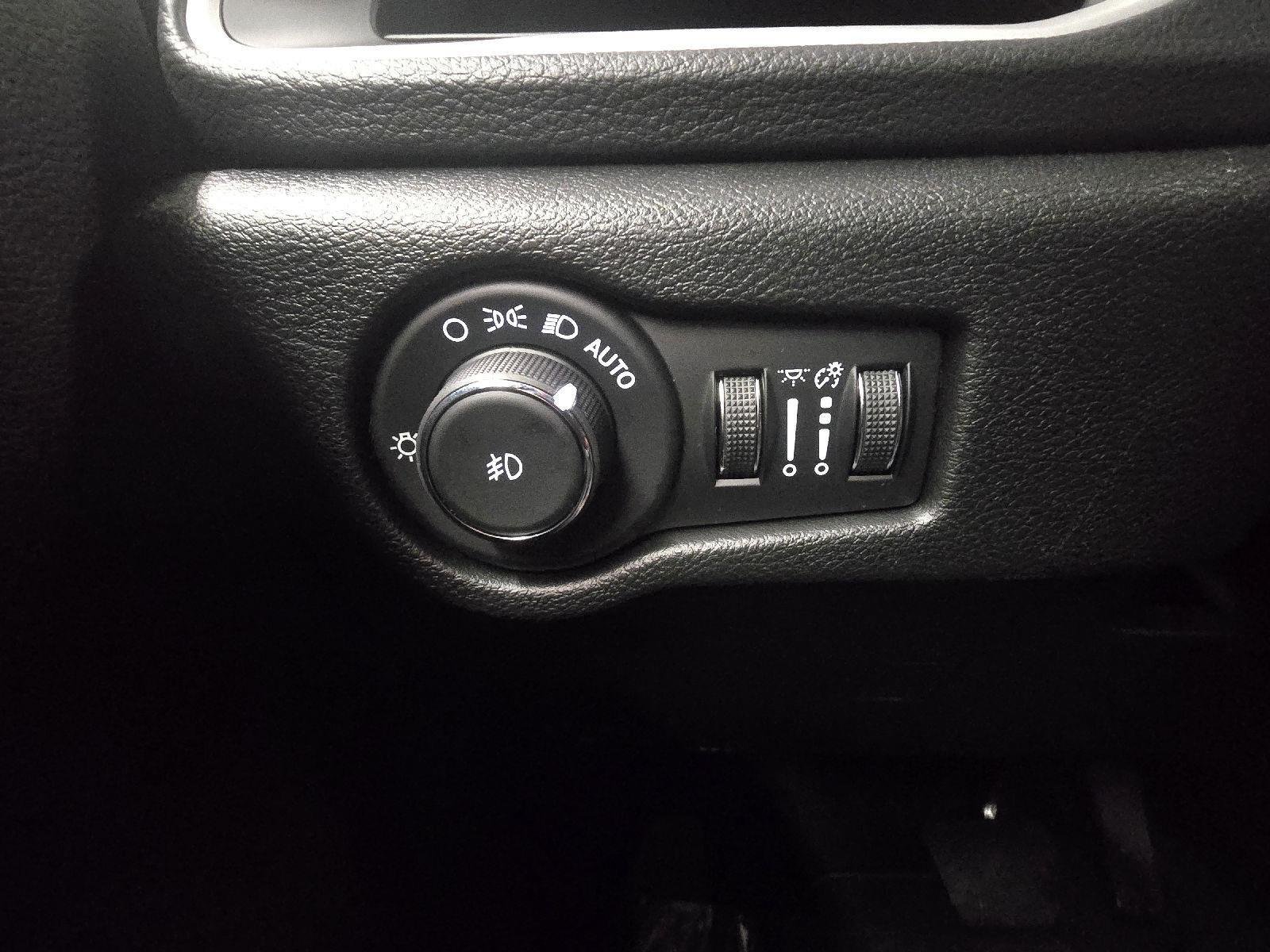 2026 Chrysler Pacifica Select - Photo 24