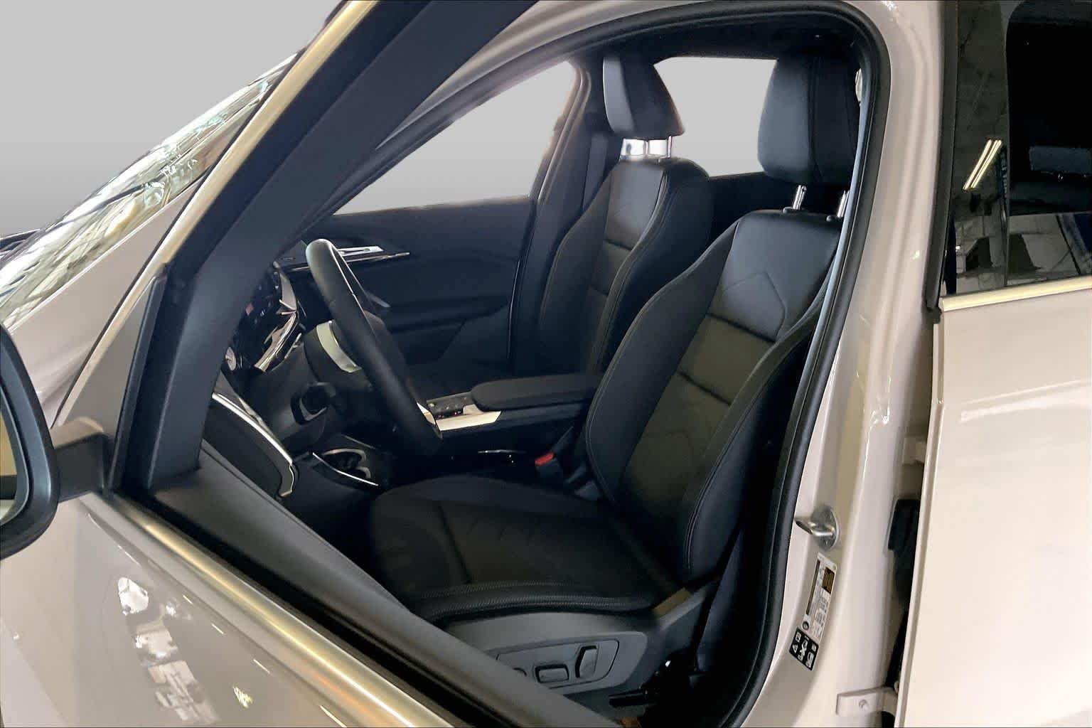 New 2026 Dune Grey Metallic BMW xDrive28i image 9