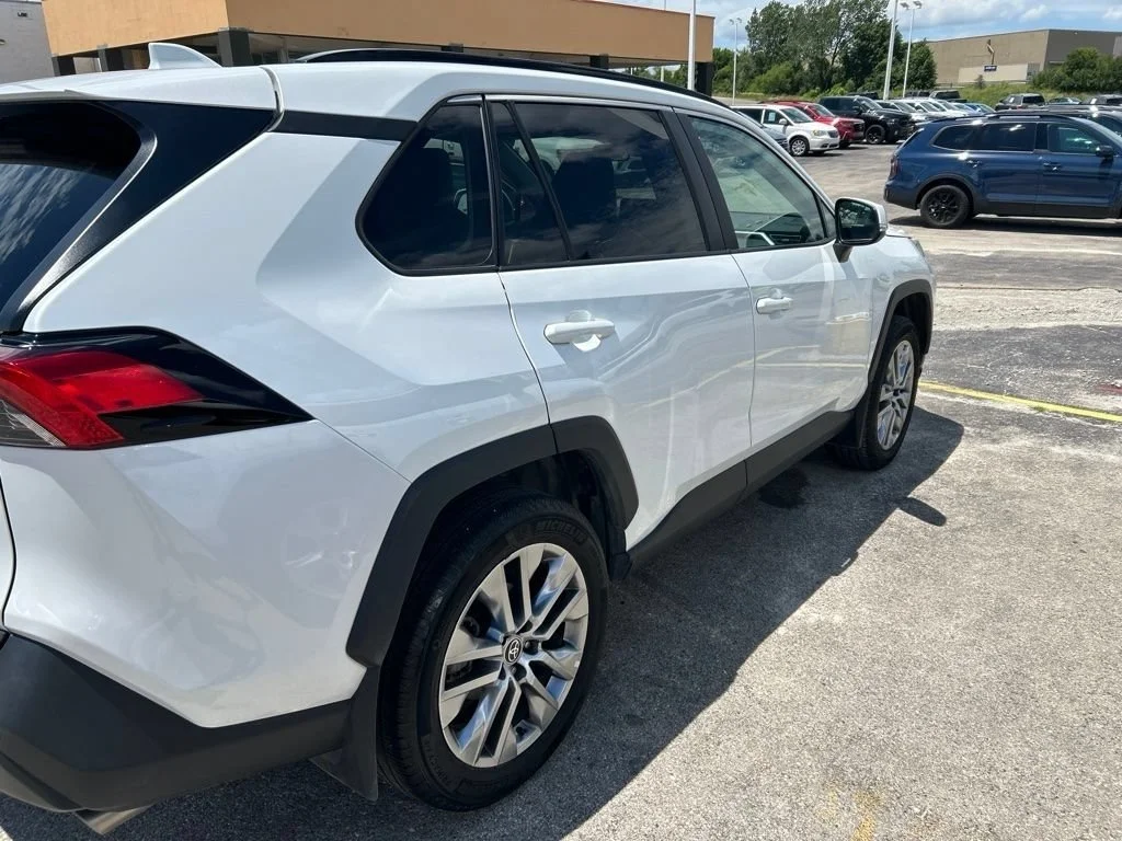Used 2023 White Toyota XLE Premium image 4