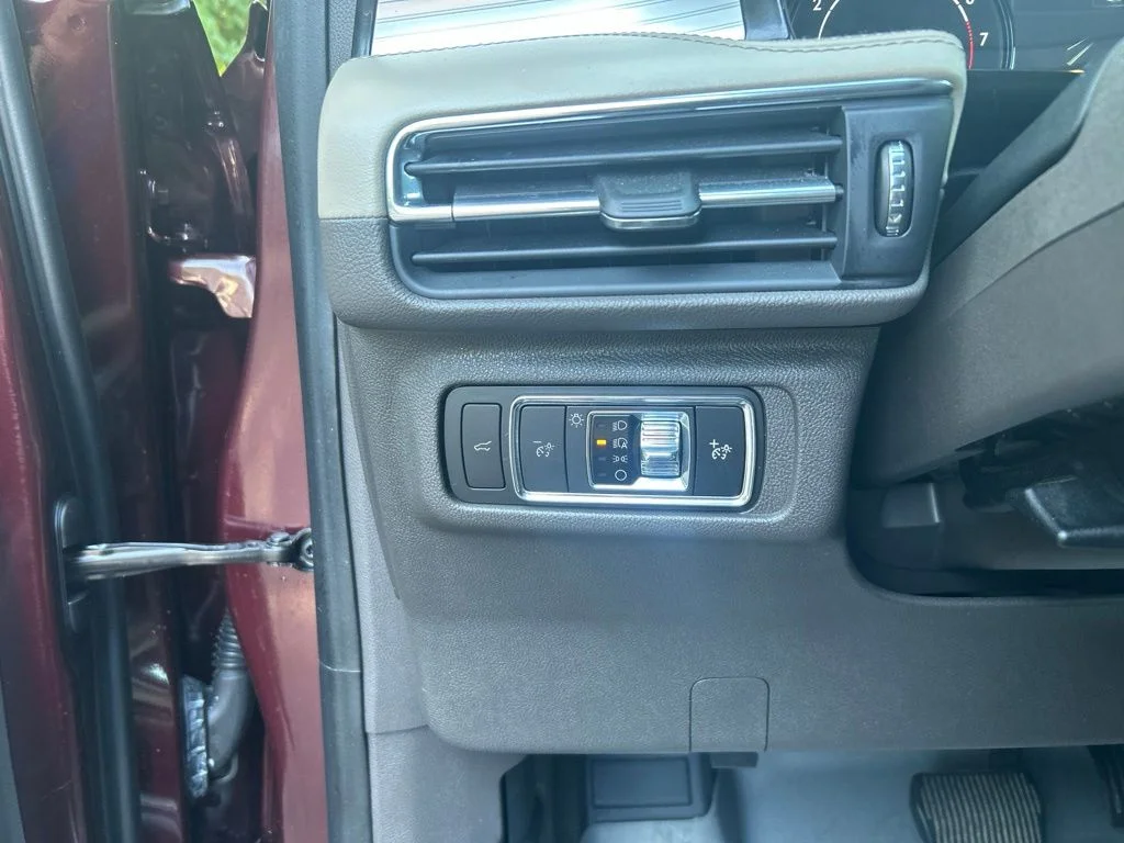 Used 2020 Red Lincoln Standard image 24