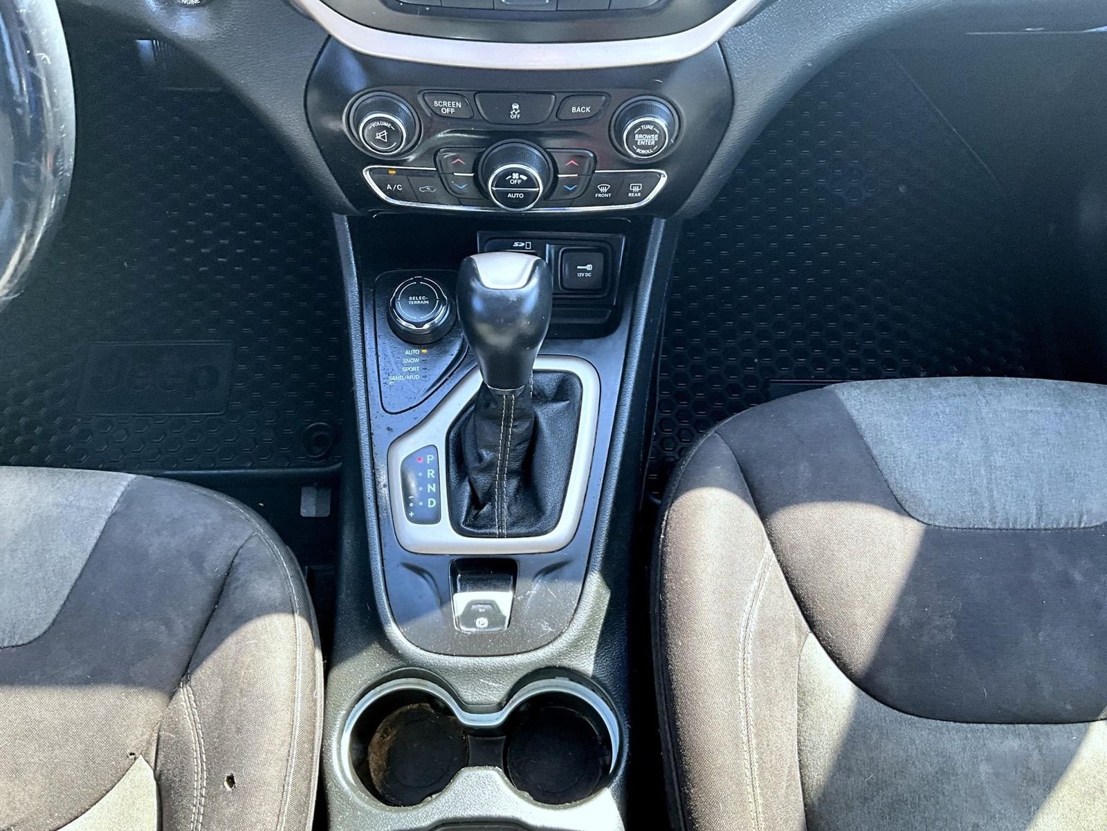 Used 2014 Black Jeep Latitude image 15