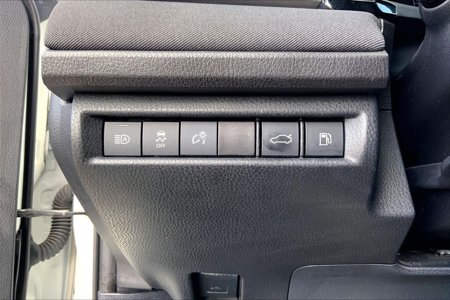 Used 2025 Ice Cap Toyota LE image 33
