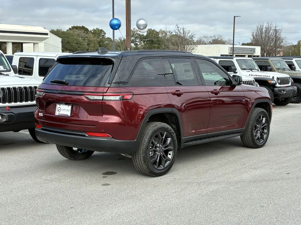 New 2025 Velvet Red Pearl-Coat Exterior Paint Jeep Limited image 5