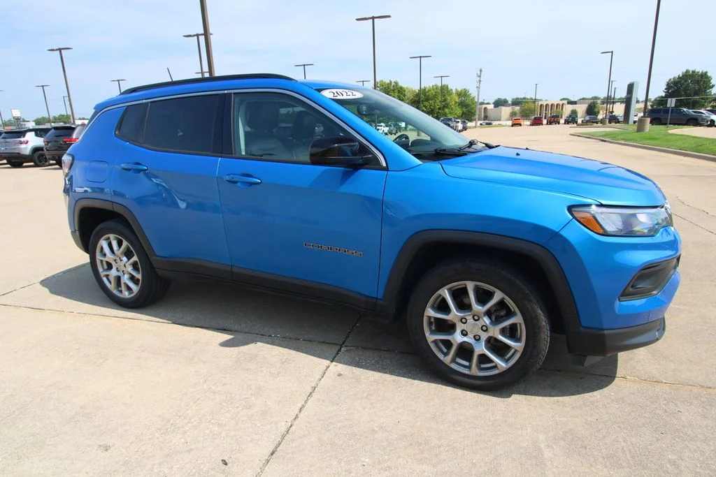 Used 2022 Blue Jeep Latitude Lux image 3