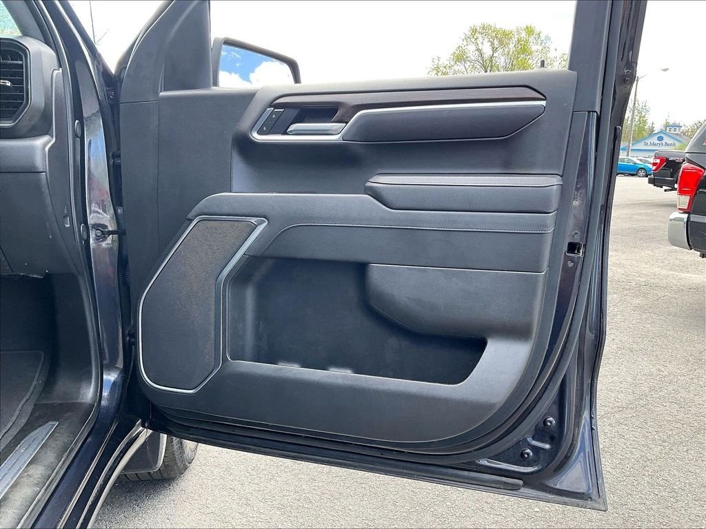 Used 2025 Silver GMC SLT image 26