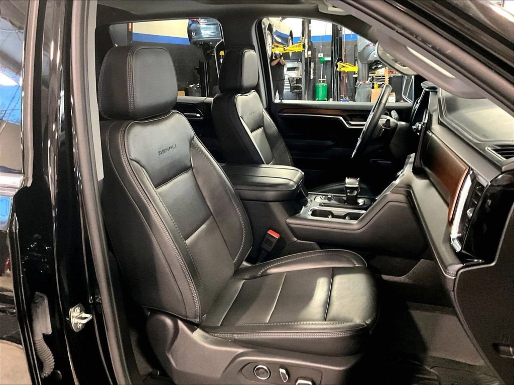 Used 2024 Black GMC Denali image 11