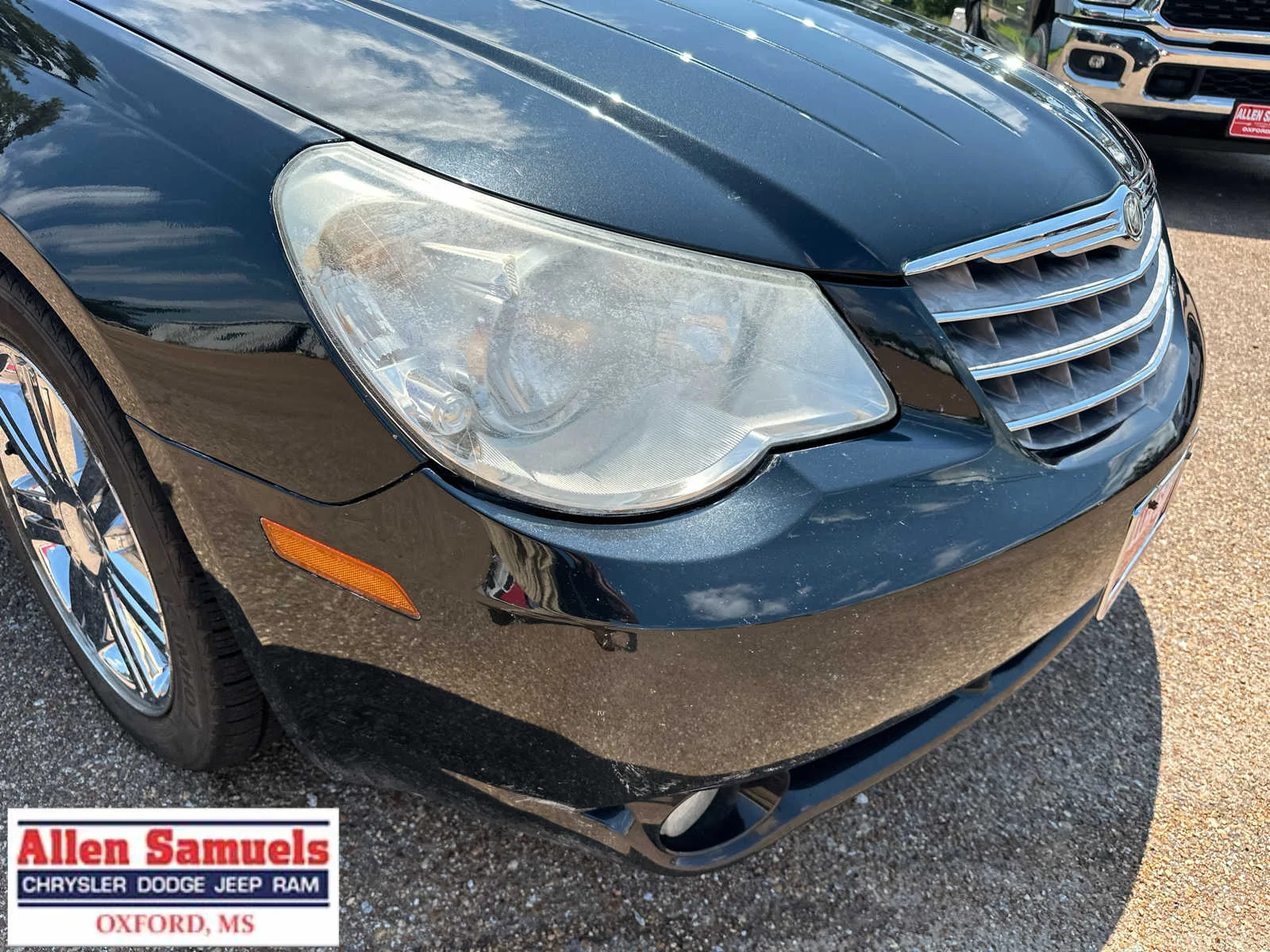 Used 2009 Brilliant Black Pearl Chrysler Limited image 28