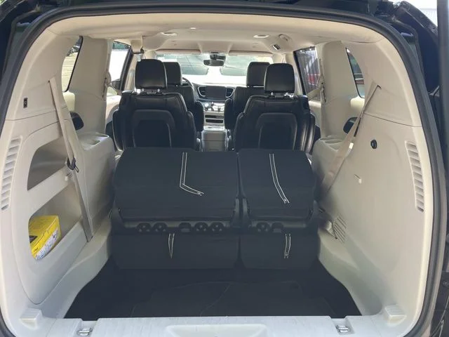 Used 2024 Black Chrysler Touring L image 8