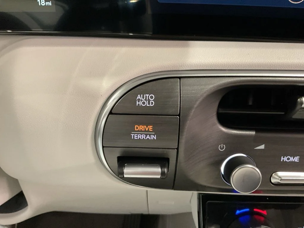 New 2026 Black Hyundai SEL Premium image 24