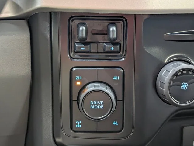 New 2026 Oxford White Ford F-250® XL image 35