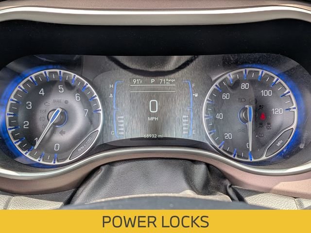 Used 2023 White Chrysler LX image 17