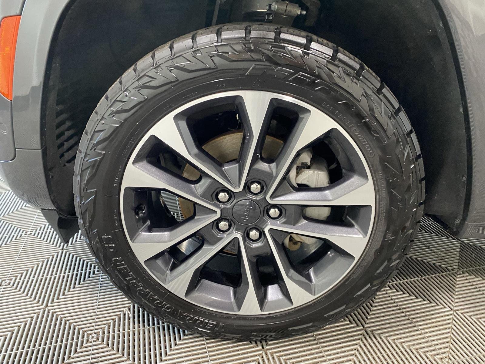 Used 2024 Baltic Gray Metallic Clearcoat Jeep Overland image 17