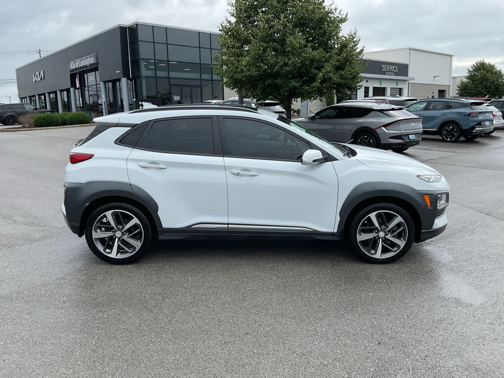 Used 2019 Chalk White Hyundai Limited image 11