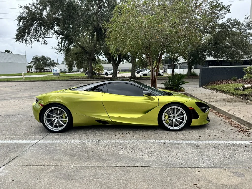 2022 McLaren 720S