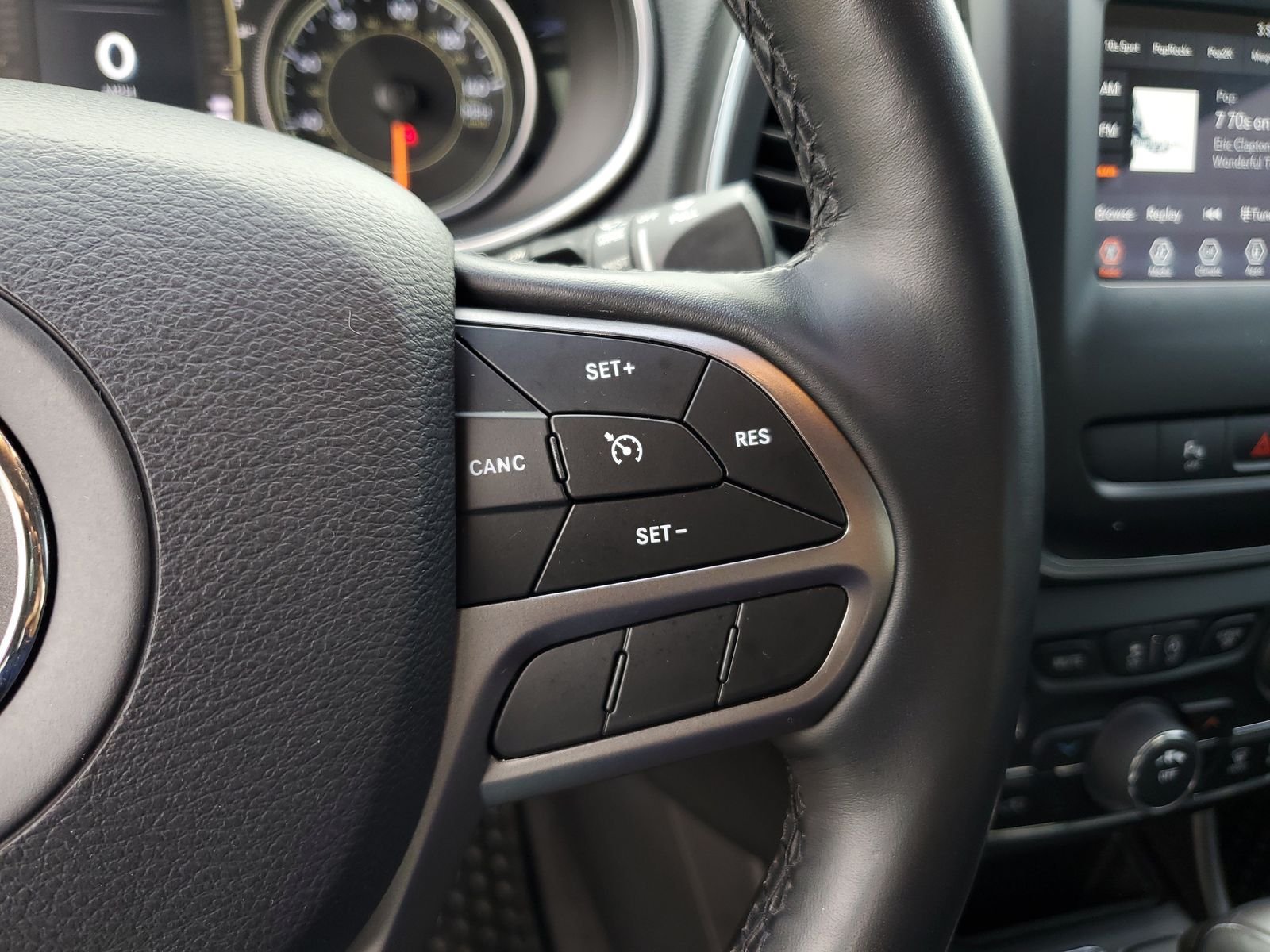 Used 2020 White Jeep Latitude Plus image 20