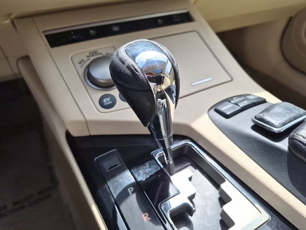 2014 Lexus ES 300h - Photo 25