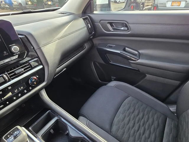 2025 Nissan Pathfinder SV - Photo 25