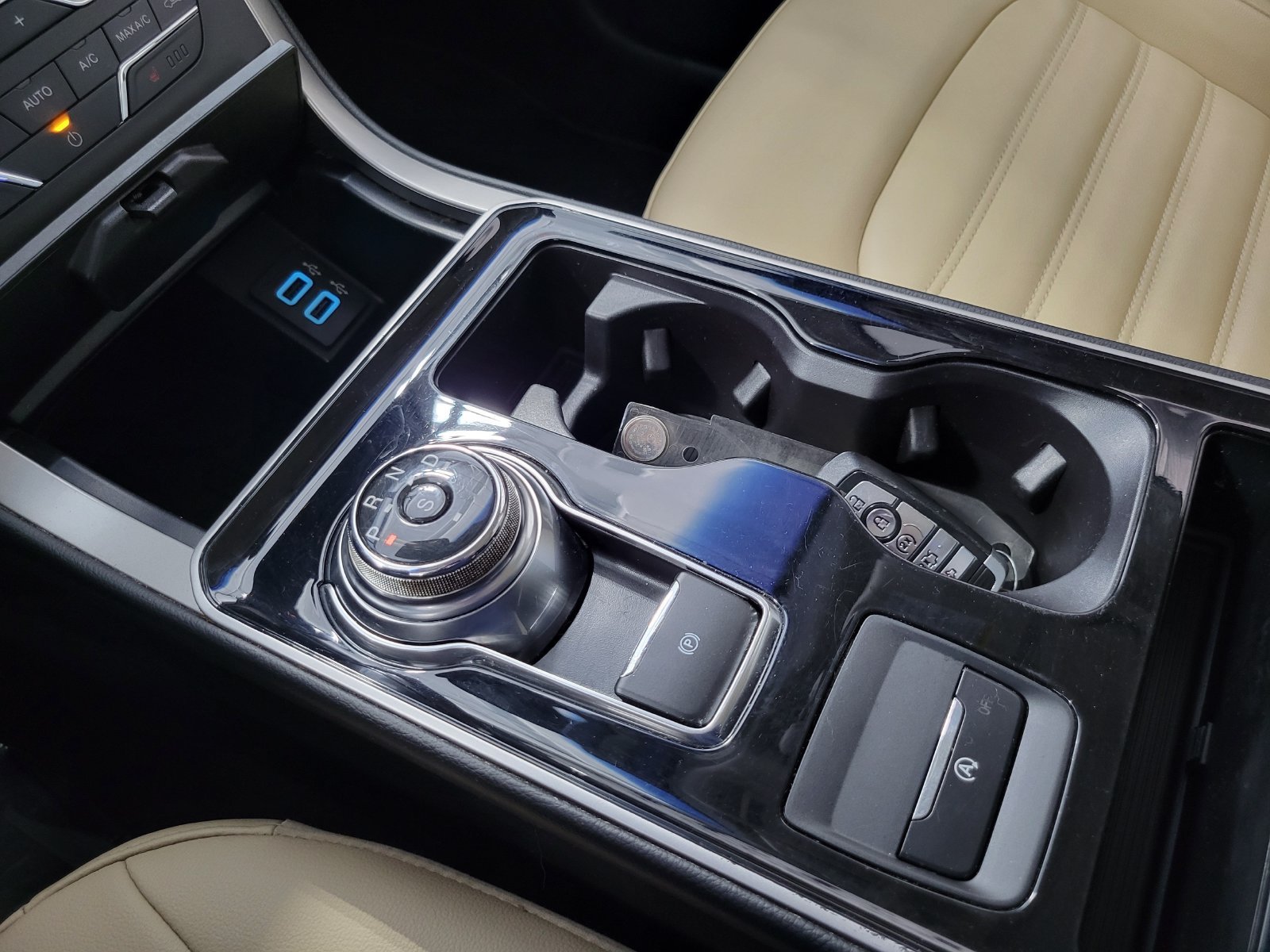 Used 2019 Blue Ford SEL image 23
