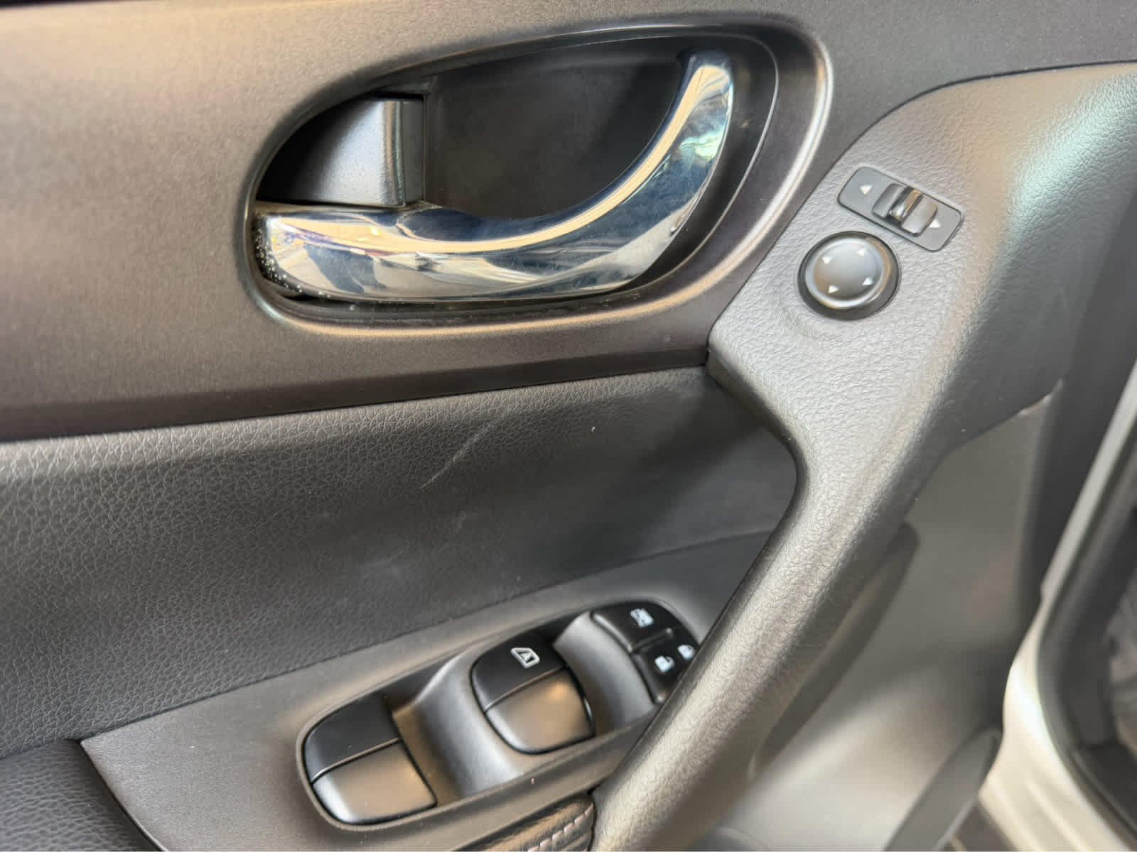 Used 2016 Brilliant Silver Nissan S image 19