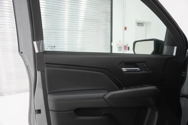 New 2026 Sterling Metallic GMC Elevation image 14