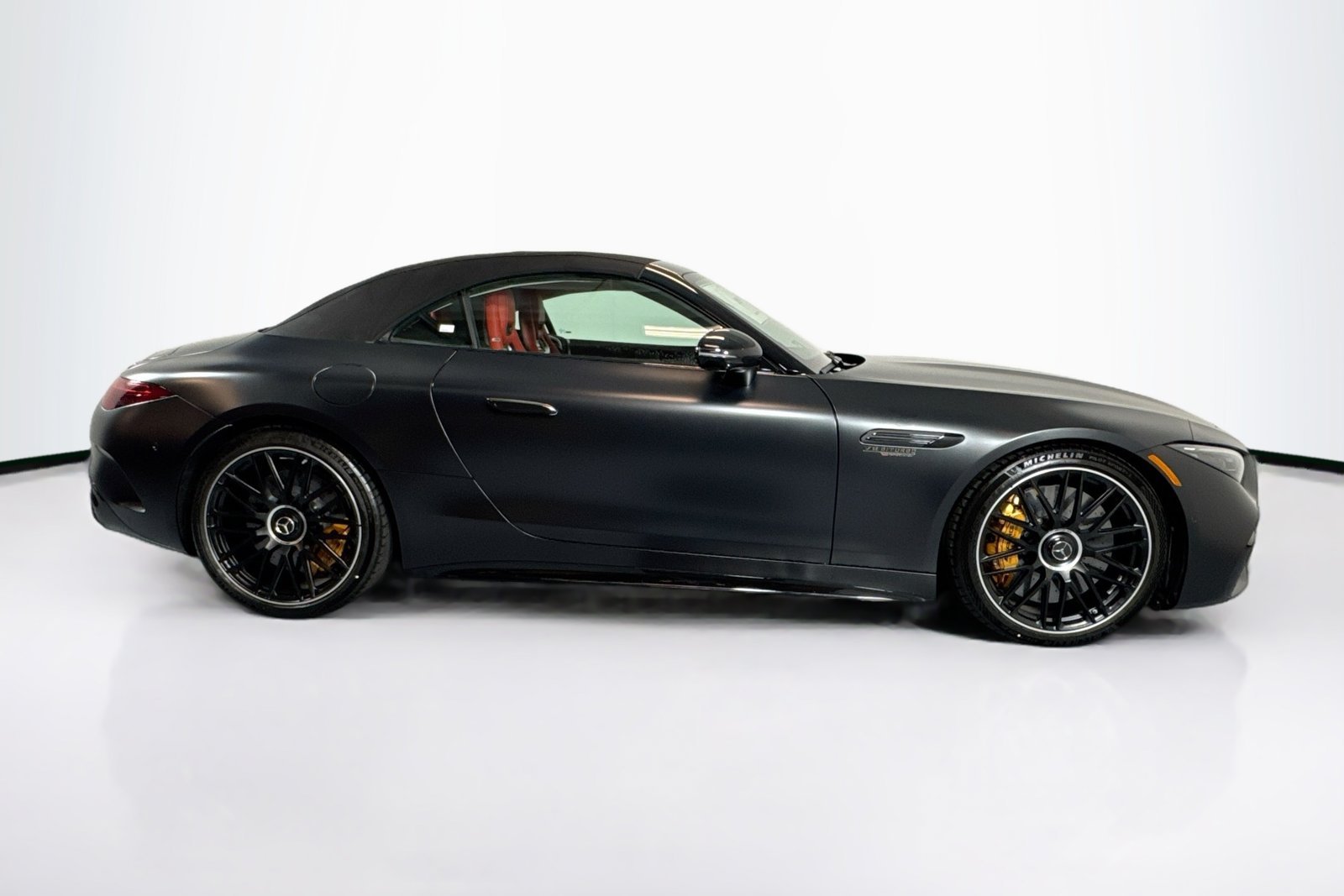 New 2026 MANUFAKTUR Night Black Magno Mercedes-Benz AMG® SL 63 S E Performance image 4