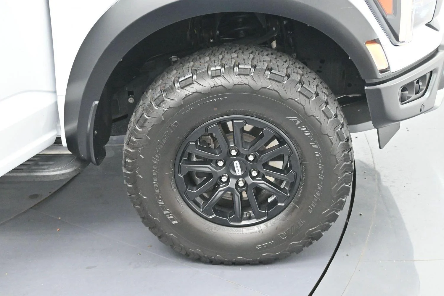 Used 2025 Oxford White Ford Raptor image 35