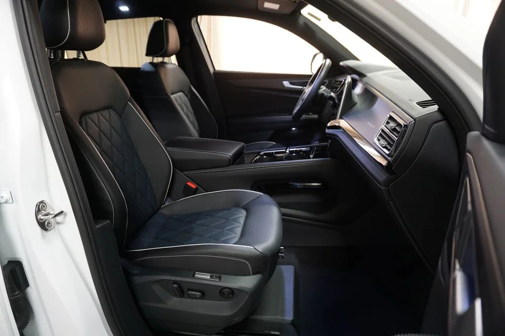 2025 Volkswagen Atlas Cross Sport SEL Premium R-LINE - Photo 48