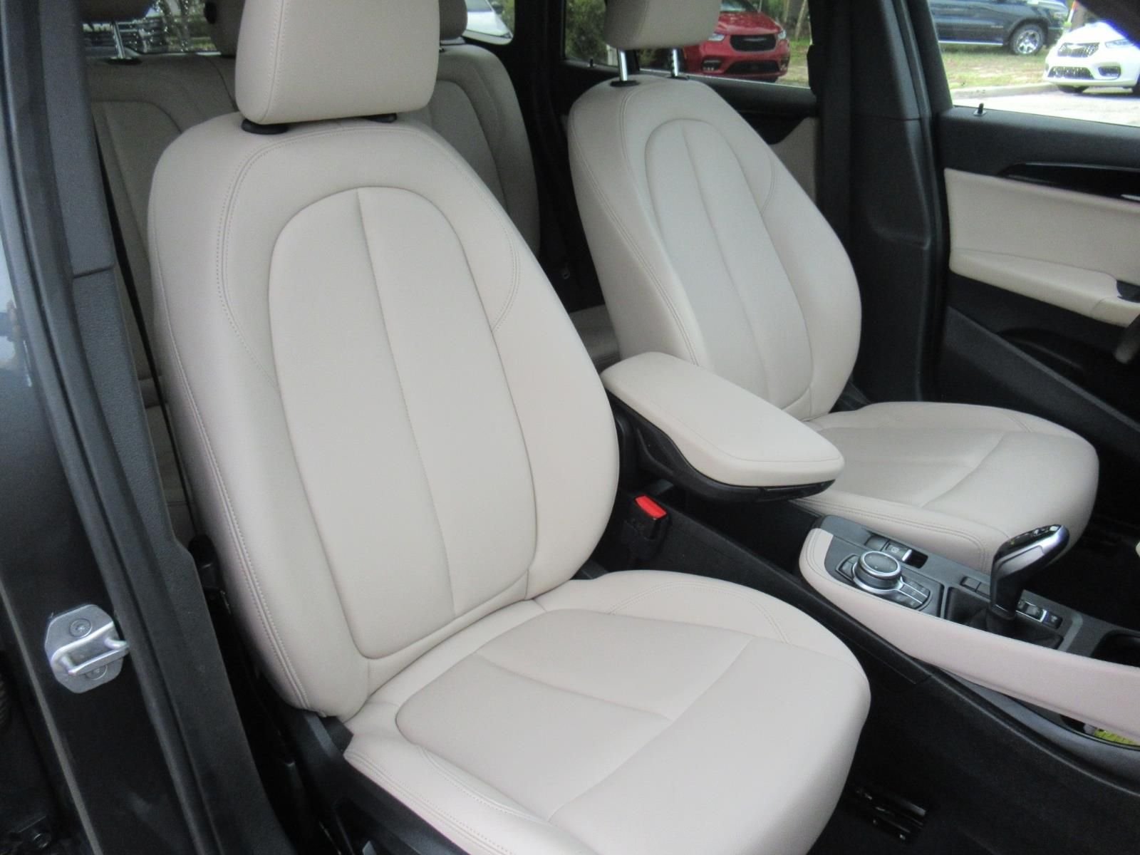 Used 2022 Gray BMW sDrive28i image 9