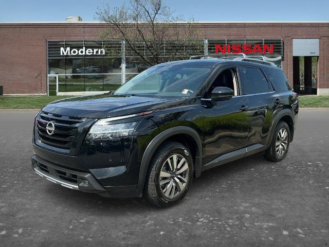 2022 Nissan Pathfinder SL