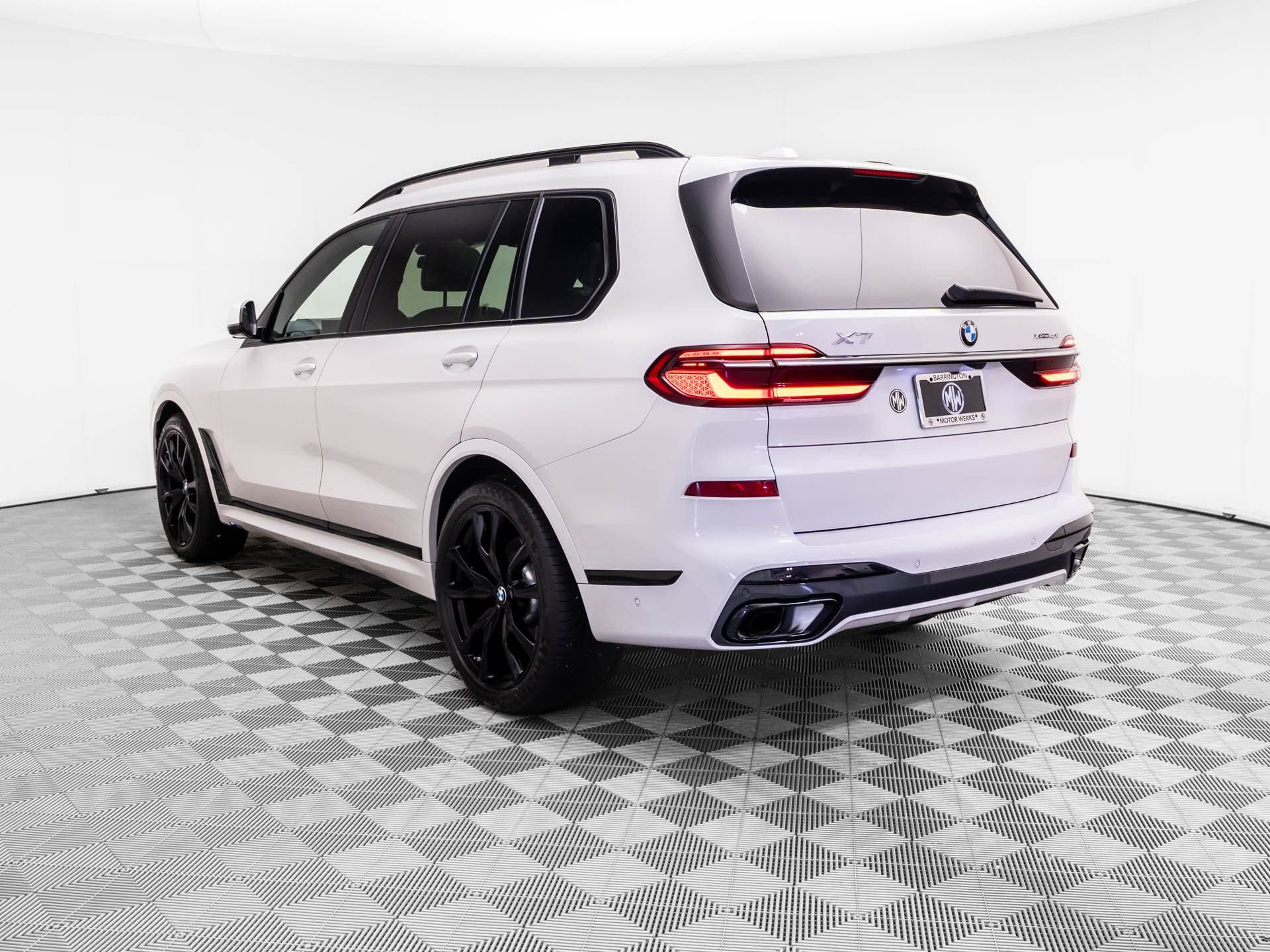Used 2023 Mineral White Metallic BMW xDrive40i image 3